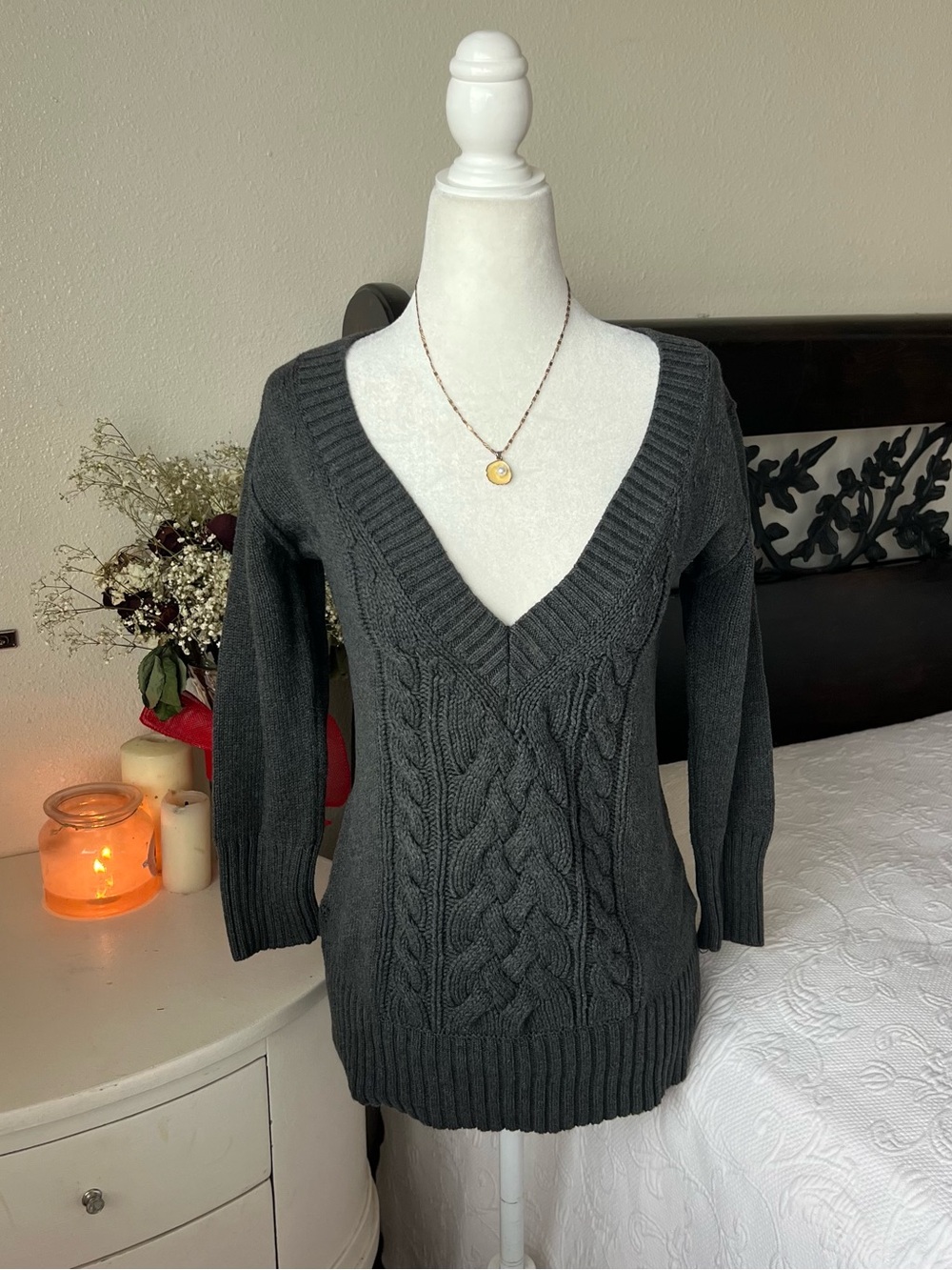 vintage 2000's Old Navy cableknit v neck sweater size medium